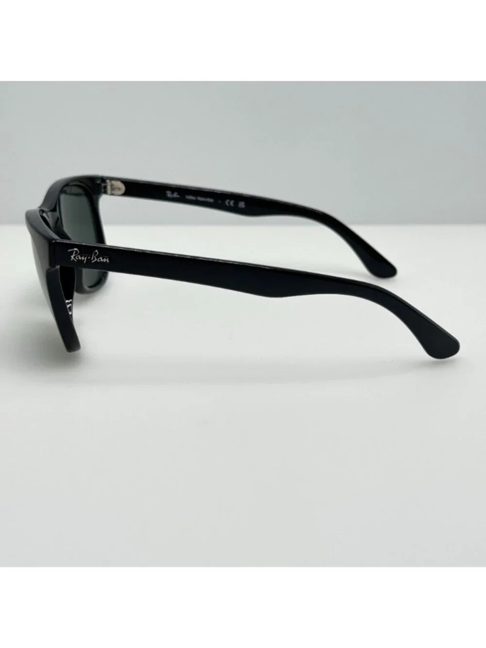 Ray Ban Sunglasses RB 4184 601/71 Black Brazil 54-17-145 B